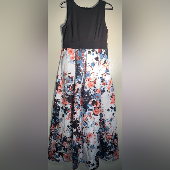 Preloved R&M Collection Evening Maxi Dress with a Lovely Abstract Floral Pattern - Picture 1 of 7